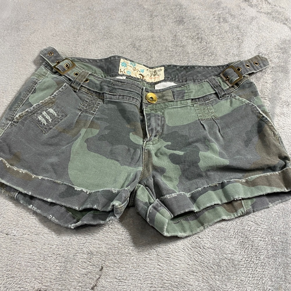 Celebrity Pink Shorts Size 7 Green Camo Cargo Side Buckle Distressed Utility Y2K